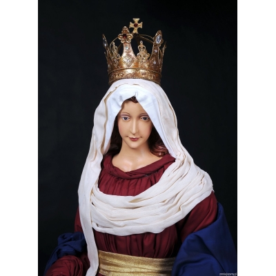 Figura Maryi w koronie